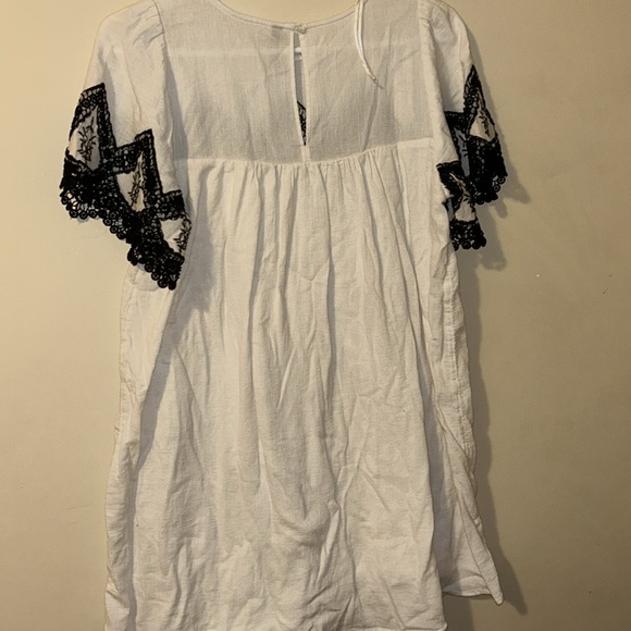 WHITE & BLACK ZARA FREE FLOW COMFY DRESS WITH ELEGANT LACE DETAILING - Picture 8 of 10